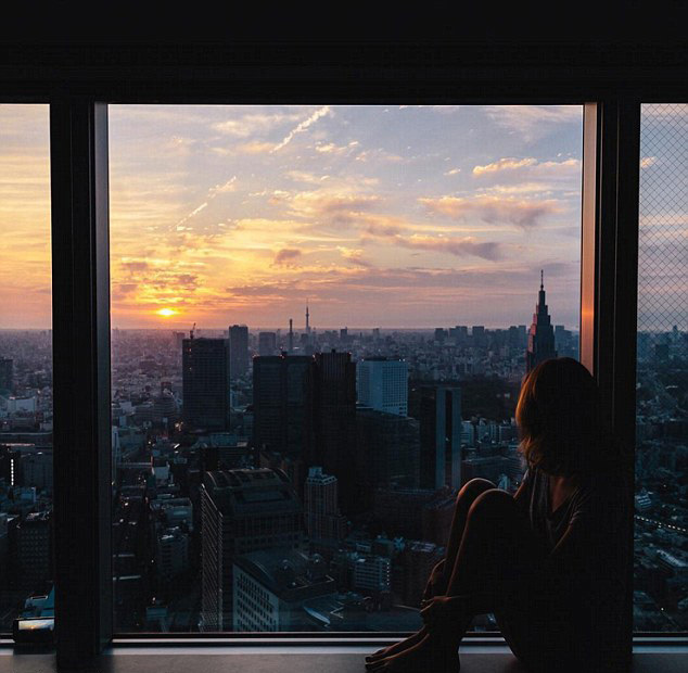 唯美“窗臺寫真”風靡社交網(wǎng)絡(luò)（組圖）