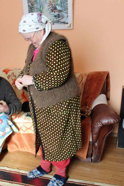 二十年長發(fā)織成一件背心(圖)