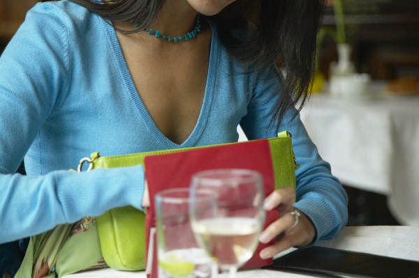 與人約飯?jiān)庥?#8220;錢包威脅”？