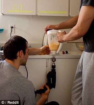 奇葩DIY:塑料瓶噴頭 掃把雨刮器