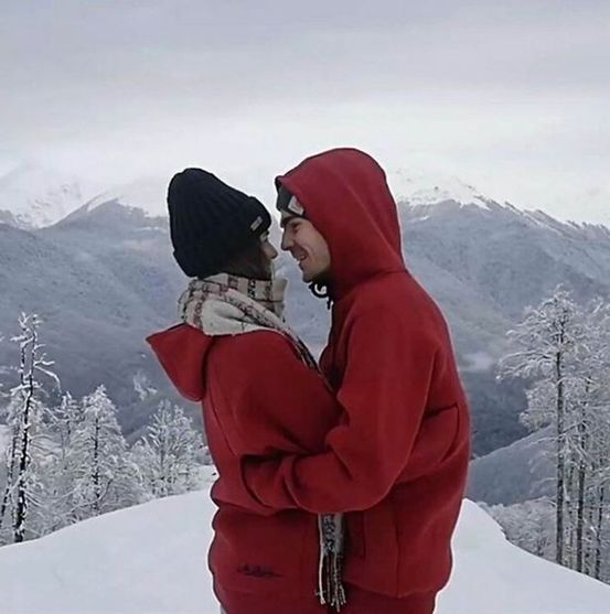 虐汪新神器:情侶“擁抱連帽衫”