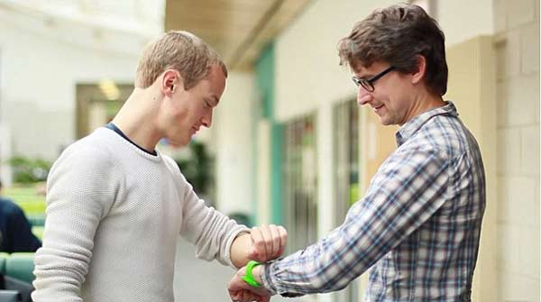 黑科技:手機(jī)貼手機(jī)就能充電