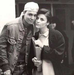 德普與小嬌妻離婚 回顧浪子德普叔的往日情緣(組圖)