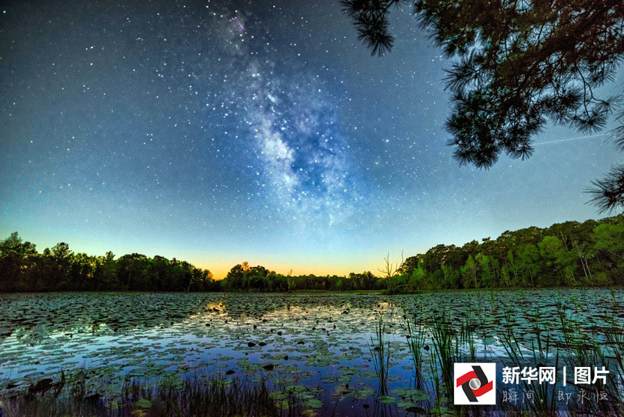 攝影師捕捉美國(guó)各地絕美銀河夜景 熠熠星空令人沉醉（組圖）