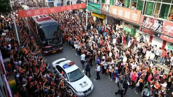 看看外媒報道中國高考的用詞，目測已被嚇壞