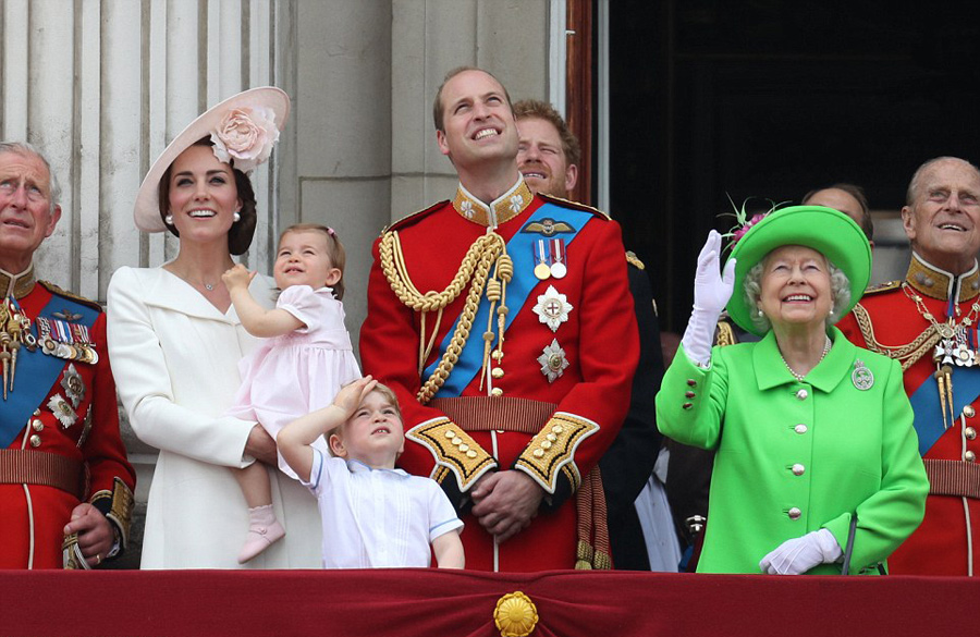 英女王90大壽慶典:女王綠衣出席 夏洛特公主搶鏡(組圖)