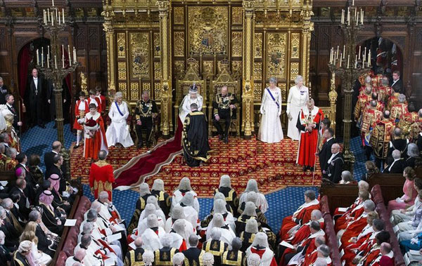 純正英倫腔:英國(guó)女王2016年議會(huì)演講