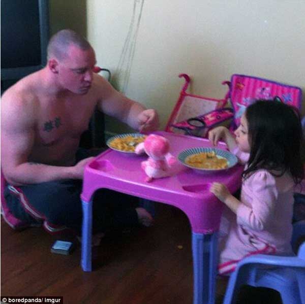 爸爸帶娃不靠譜？逗比奶爸帶娃爆笑瞬間(組圖)