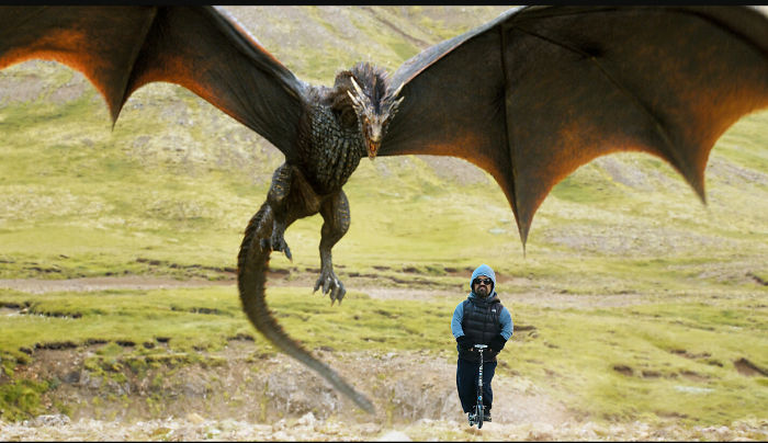 爆笑組圖：“小惡魔”騎滑板車(chē)街拍遭PS惡搞