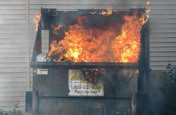 垃圾箱著火，沒(méi)得救？