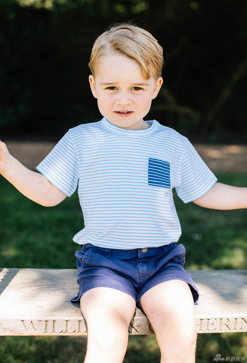 組圖：喬治小王子三歲啦！光腳丫蕩秋千笑容暖萌