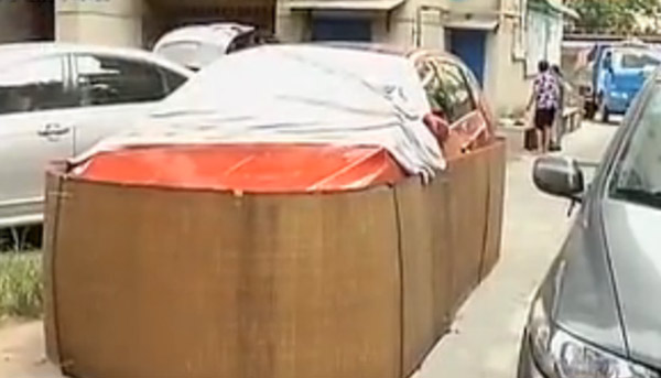 中國司機(jī)發(fā)明了“汽車裙”來防范老鼠