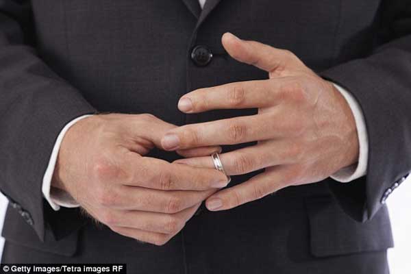 丈夫告訴你他在打高爾夫？很有可能他在騙你！