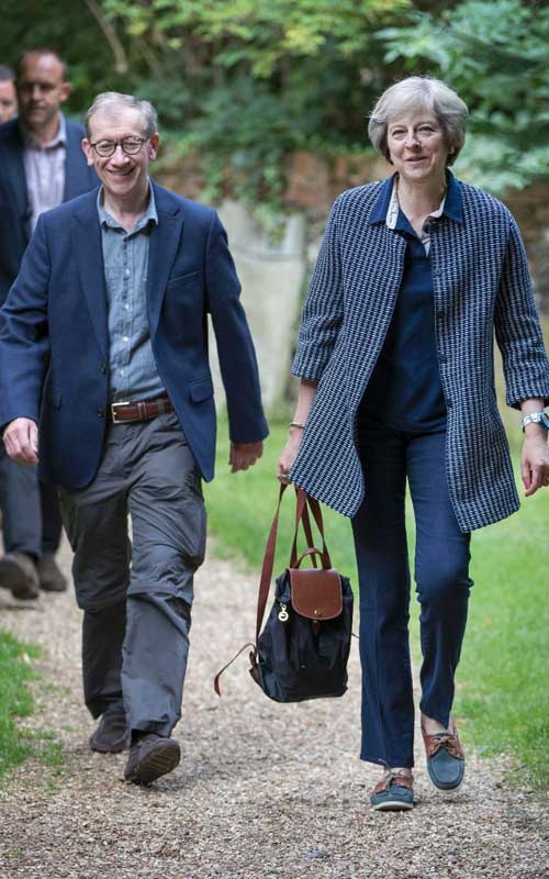 英國首相：鞋子是最愛，對鼻子不滿意