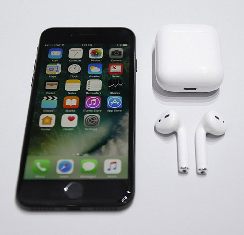 庫克高歌視頻暖場(chǎng)iPhone 7發(fā)布會(huì)