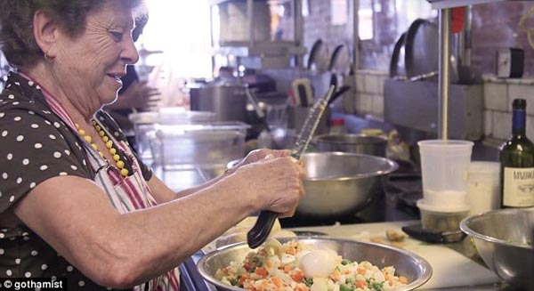 真正的“外婆家”:餐廳聘用來自世界各地的奶奶們做廚師