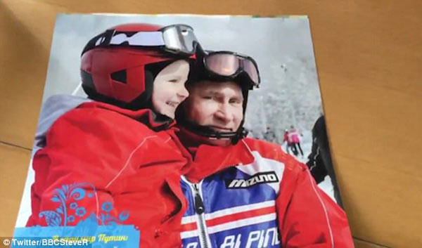 普京2017新日歷亮相:抱小貓孩子大秀溫情(組圖)