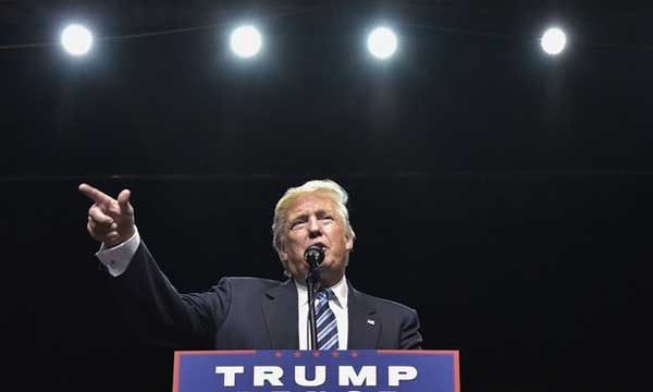 美國大選場(chǎng)外花絮更惹眼球