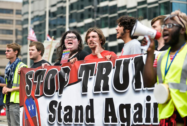 美國大選場(chǎng)外花絮更惹眼球