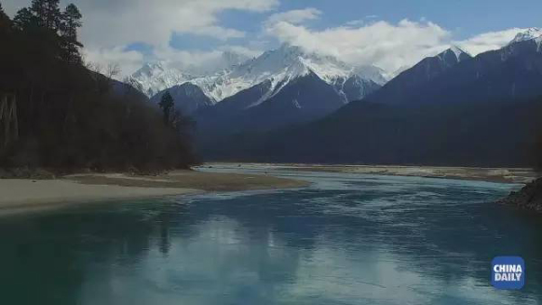 小康之路：他們曾經(jīng)是伐木人，如今卻成了護(hù)林員和藏香廠老板丨解碼中國