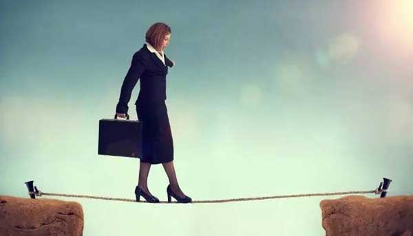 危險的“玻璃懸崖”