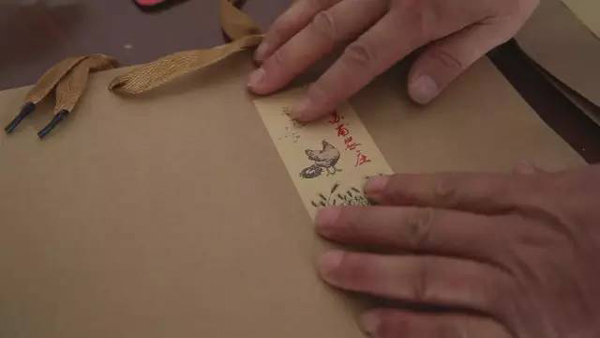 你的烤馕、野蜂蜜和土雞蛋到了?？瓷衬〈迦绾瓮孓D(zhuǎn)電商丨解碼中國