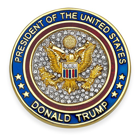 川普周邊產(chǎn)品熱銷：放屁坐墊、餅干模具、川普味香薰