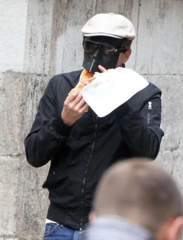 看明星如何巧對(duì)死纏爛打的狗仔隊(duì)（組圖）