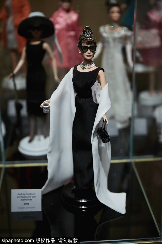 從公主到明星種類(lèi)俱全 西班牙芭比娃娃展覽一圓少女兒時(shí)夢(mèng)（組圖）