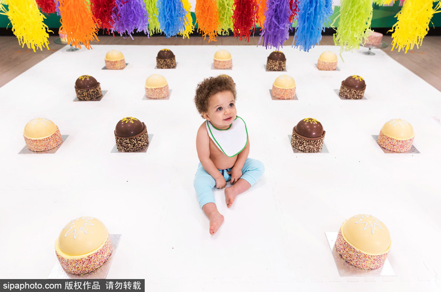 英國(guó)一超市舉行“砸蛋糕派對(duì)” 熊孩子們放飛自我開(kāi)砸慶生（組圖）