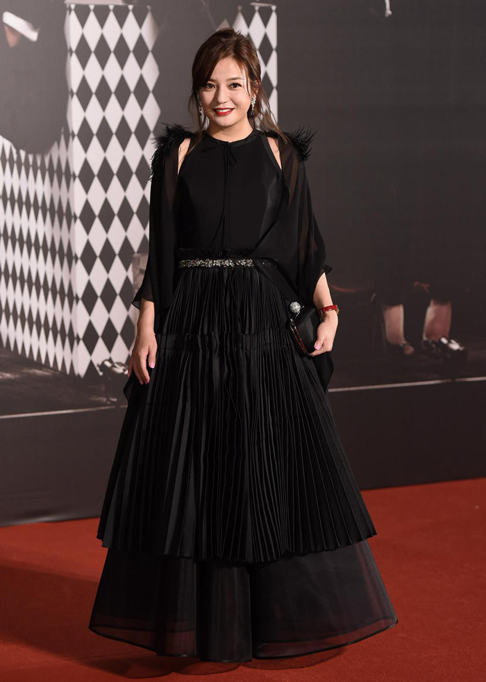 金像獎紅毯女星愛黑色 章子怡趙薇變身黑天鵝（組圖）