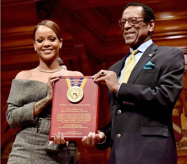 美國天后蕾哈娜哈佛大學(xué)演講