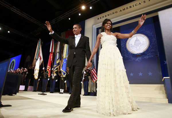 米歇爾•奧巴馬換回自來(lái)卷 新發(fā)型火了！