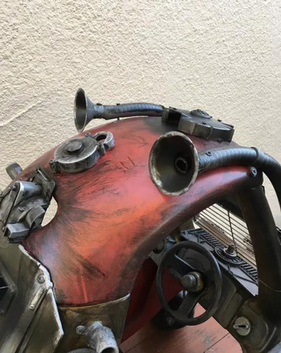 史上最拉風(fēng)兒童車(chē) 廢舊零件再現(xiàn)“瘋狂的麥克斯”(組圖)