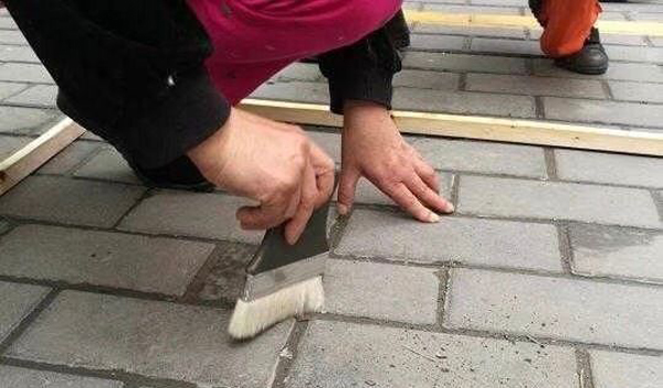 清潔工道路考核“以克論凈” 網(wǎng)友:太苛刻