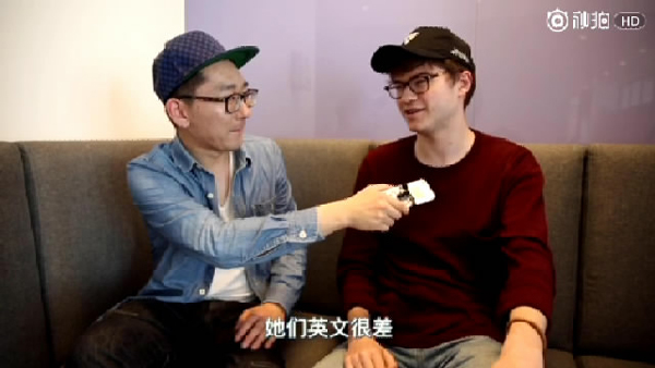 外國人街訪：和中國人談戀愛時(shí)，老外最“嫌棄”哪點(diǎn)