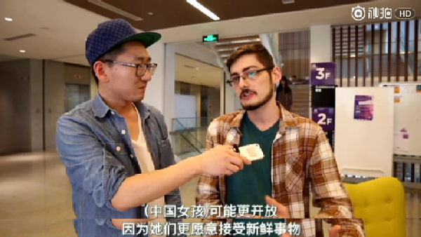外國人街訪：和中國人談戀愛時(shí)，老外最“嫌棄”哪點(diǎn)