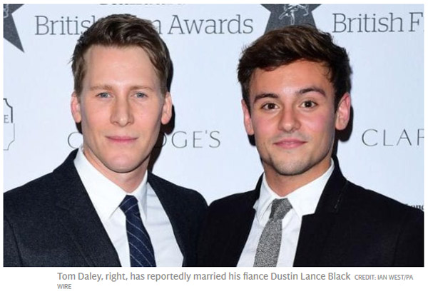 跳水王子扮成朱麗葉和他的羅密歐舉行莎翁陽(yáng)臺(tái)婚禮