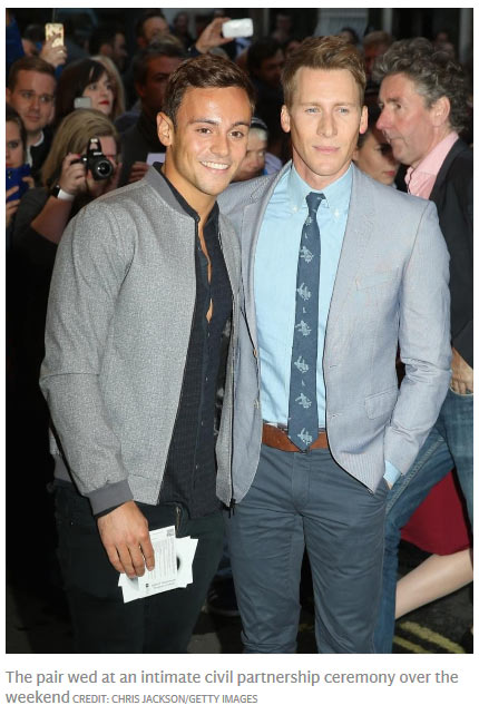 跳水王子扮成朱麗葉和他的羅密歐舉行莎翁陽(yáng)臺(tái)婚禮