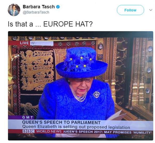 國會(huì)開幕大典上女王戴“歐盟旗幟”帽子，英國網(wǎng)友坐不住了