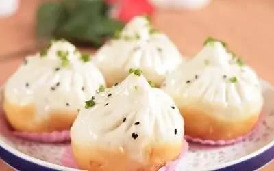 “小心地滑倒”？雷人翻譯終于有人管了，國(guó)家給出公共場(chǎng)所英譯標(biāo)準(zhǔn)答案！