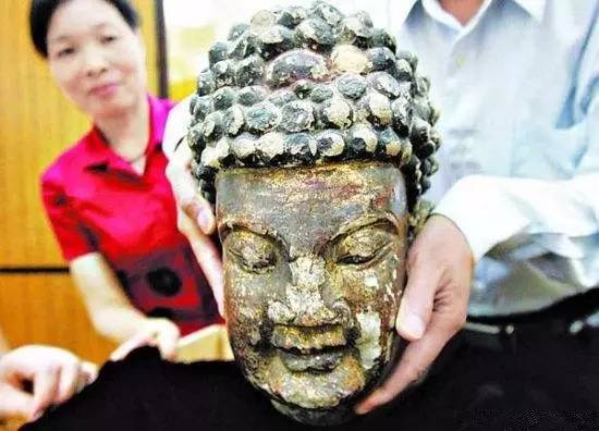 “小心地滑倒”？雷人翻譯終于有人管了，國(guó)家給出公共場(chǎng)所英譯標(biāo)準(zhǔn)答案！