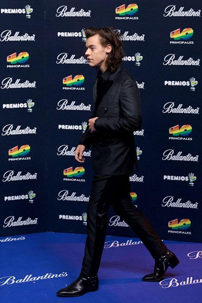 和增高鞋墊說拜拜，高跟鞋回歸男士時尚