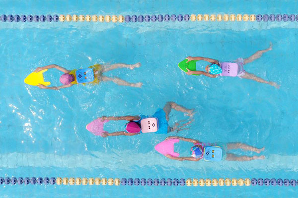 游泳時防曬霜或成毒藥！