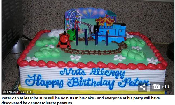 當(dāng)糕點(diǎn)師把顧客的話一字不差地寫到蛋糕上