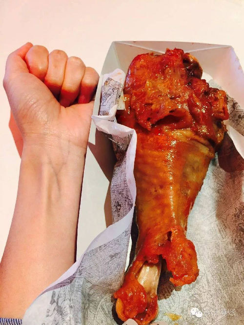 上海迪士尼游客愛(ài)上超大火雞腿 迪士尼熱門(mén)美食盤(pán)點(diǎn)(組圖)