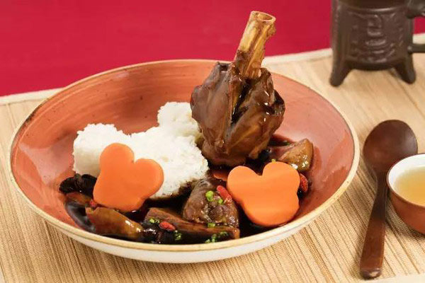 上海迪士尼游客愛(ài)上超大火雞腿 迪士尼熱門(mén)美食盤(pán)點(diǎn)(組圖)