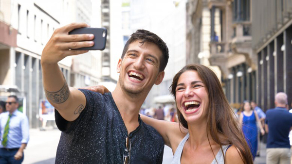 這8種跡象表明，你喜歡的他只把你當(dāng)朋友