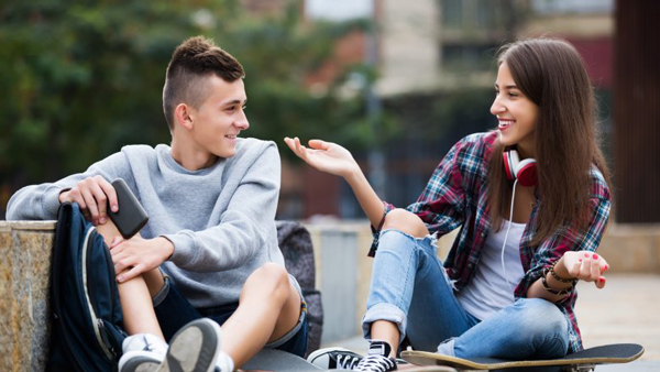 這8種跡象表明，你喜歡的他只把你當(dāng)朋友