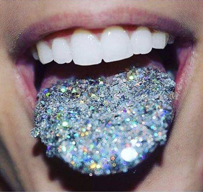 慎點(diǎn)！“閃光舌頭”走紅Ins